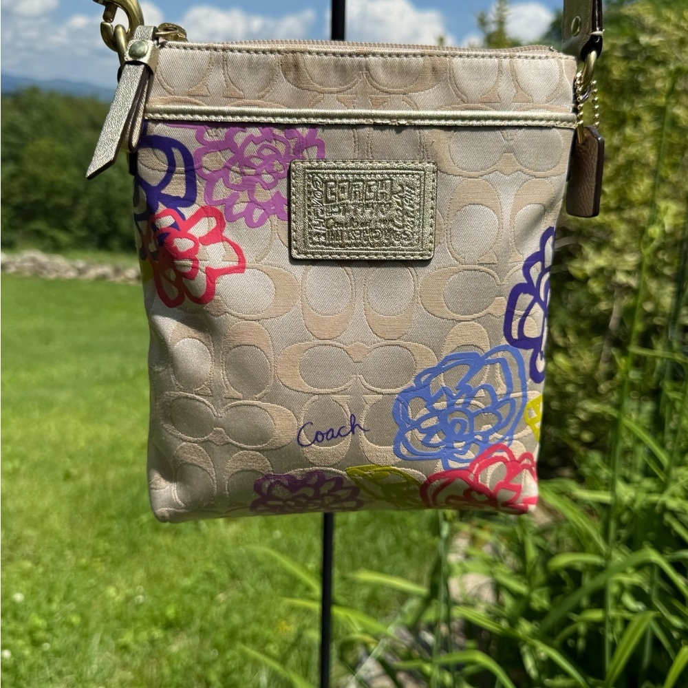 Coach Poppy Daisy Appliqué Swingpack Bag